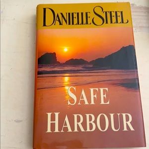 Book Author Danielle Steel. SAFE HARBOUR